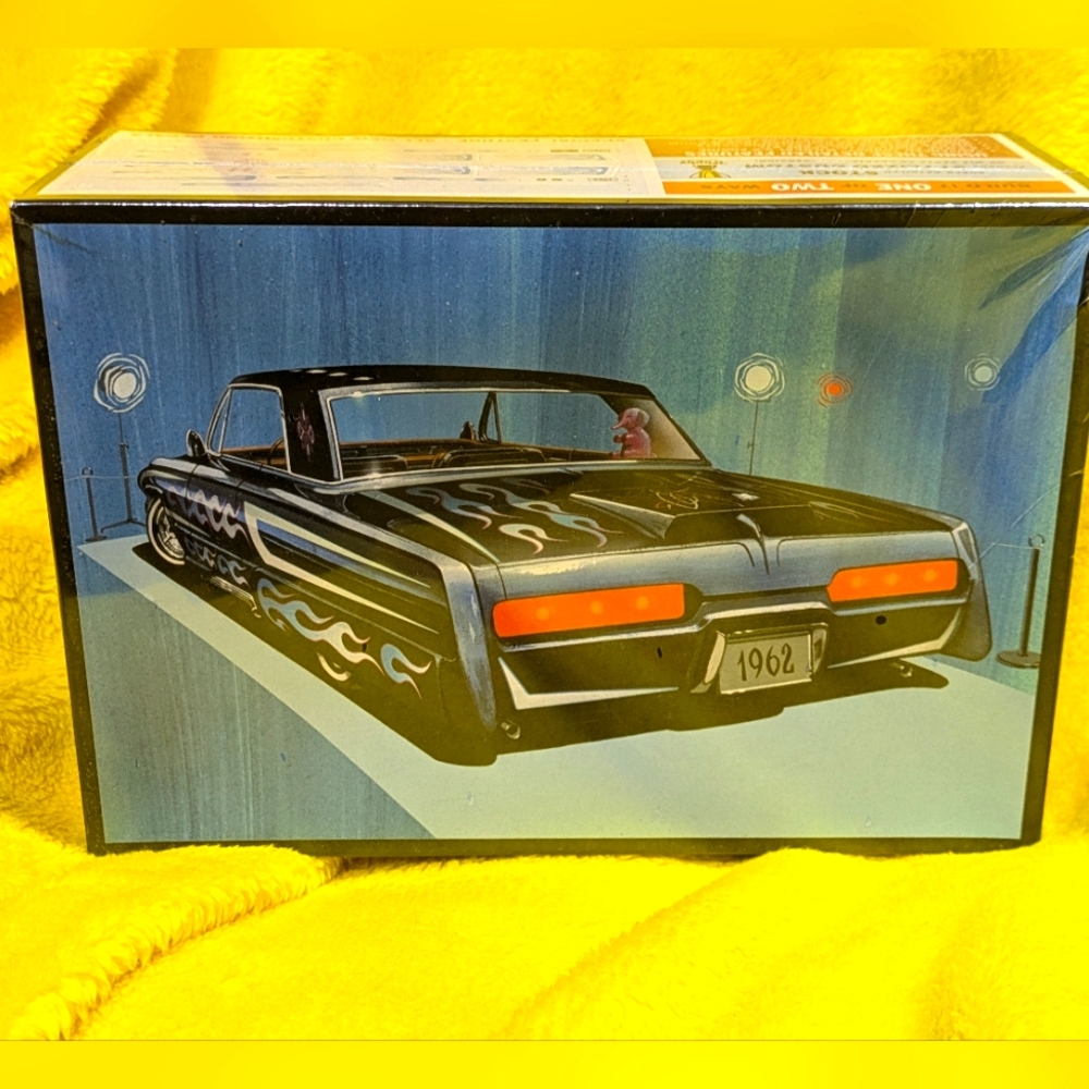 *SEALED* 1962 BUICK ELECTRA 225 | 1/25 Scale Model Kit | AMT 2 in 1 | NIB